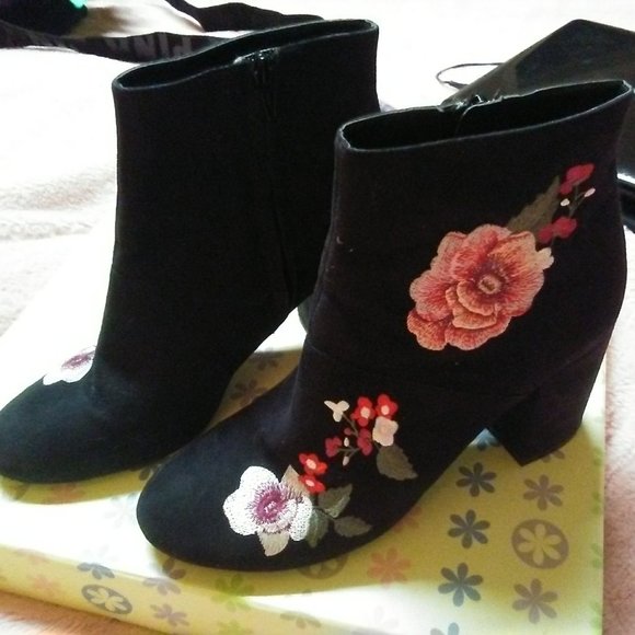 American Eagle Outfitters Shoes - American Eagle Womens' Suede Rose Boots